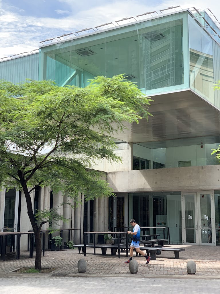 Contemporary architectural design featuring glass and concrete in Córdoba, Spain.